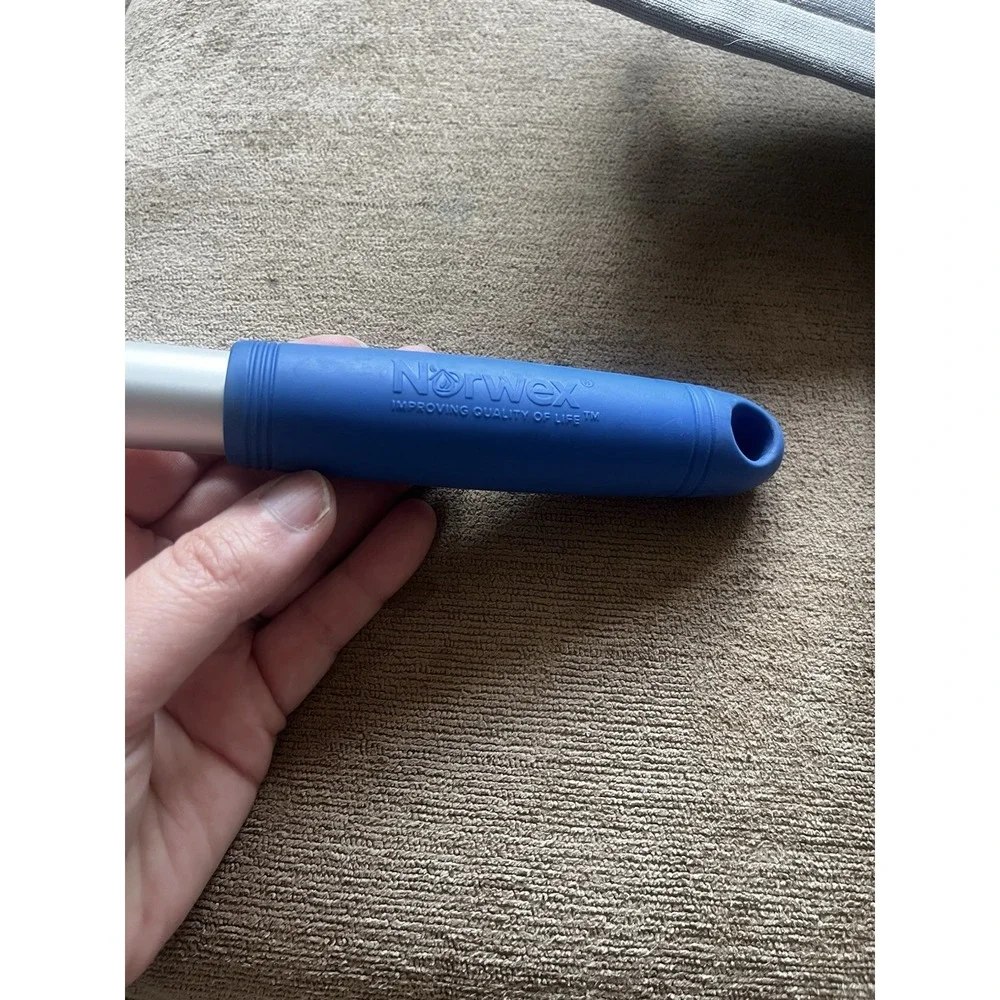 Norwex Hand-held Cleaning System & Window Cloth Pad 2 Handles